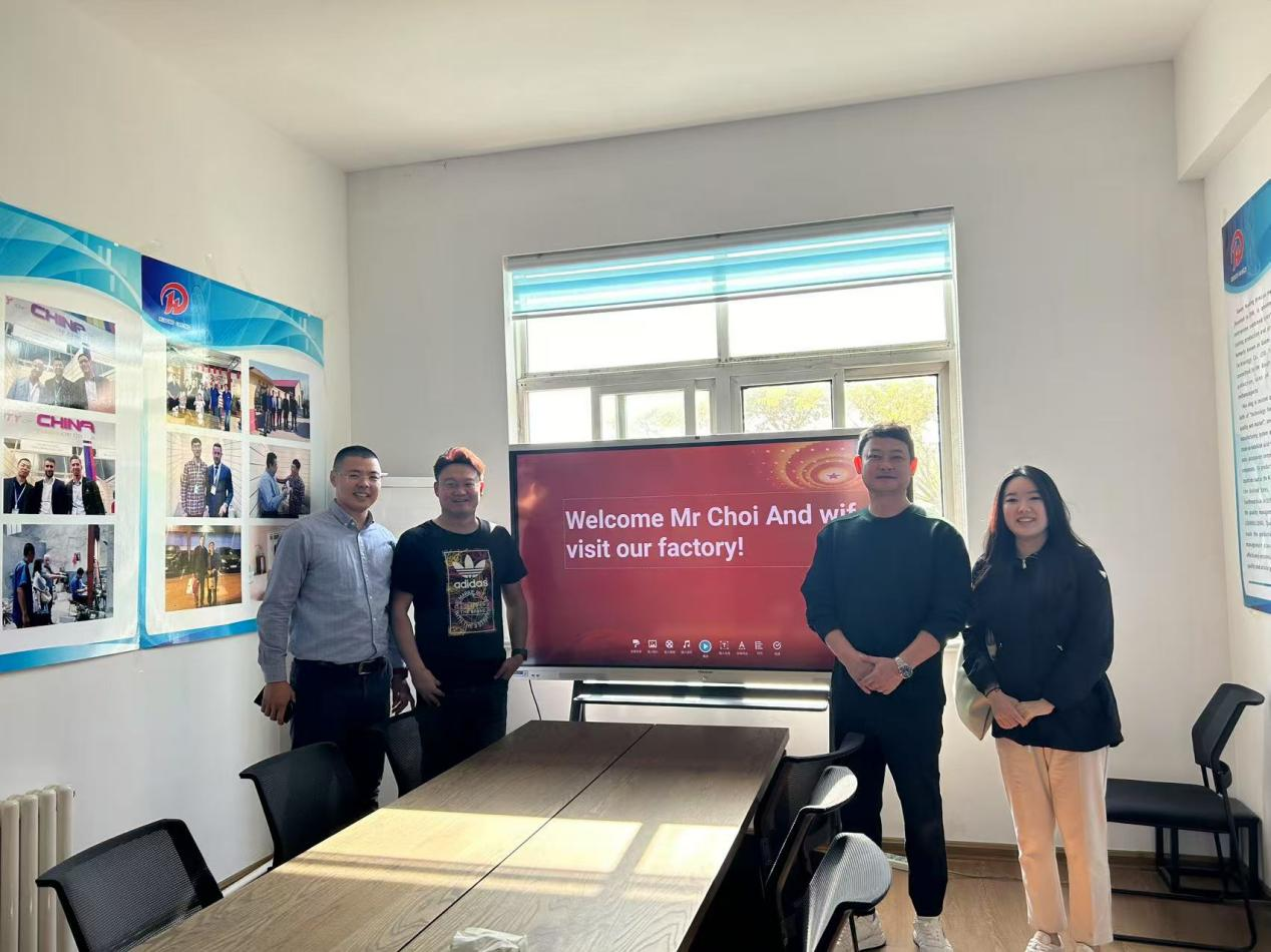 কোরিয়ান গ্রাহকরা আমাদের কারখানায় যান